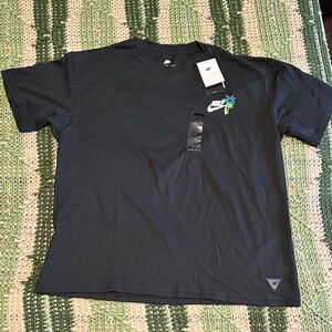 New Nike Men's Black Graphic Tee with Graphics on the back